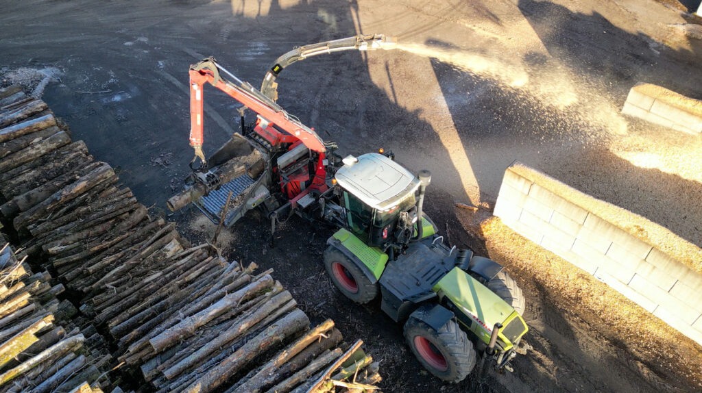 Producing wood chip biomass fuel on site